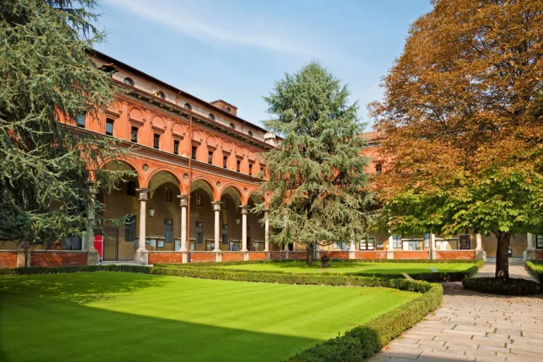 Миланский университет